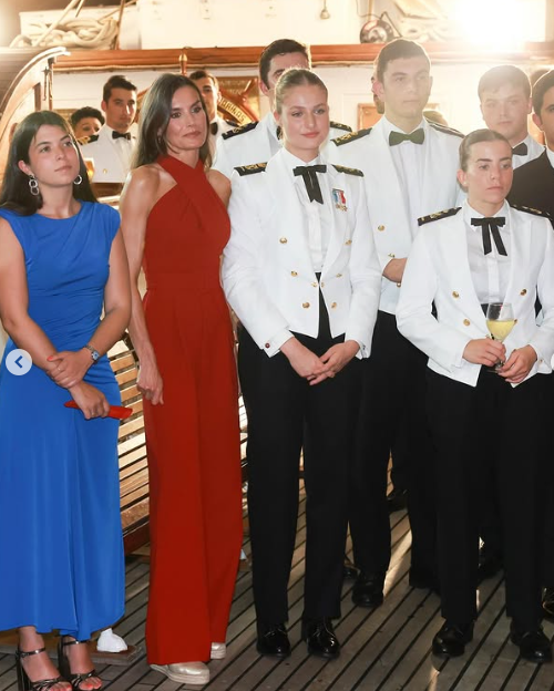 Kraliça aylar sonra qızına qovuşdu - FOTOLAR